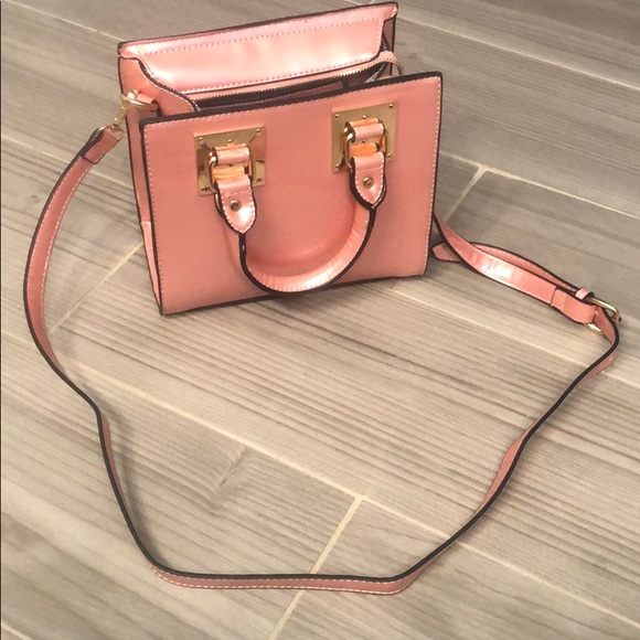 Baby Pink Crossbody Adjustable Handbag - Picture 5 of 8